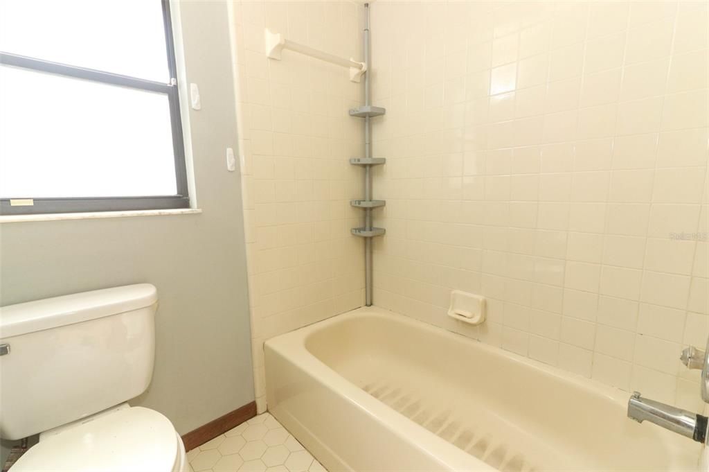 For Sale: $275,000 (2 beds, 2 baths, 1188 Square Feet)