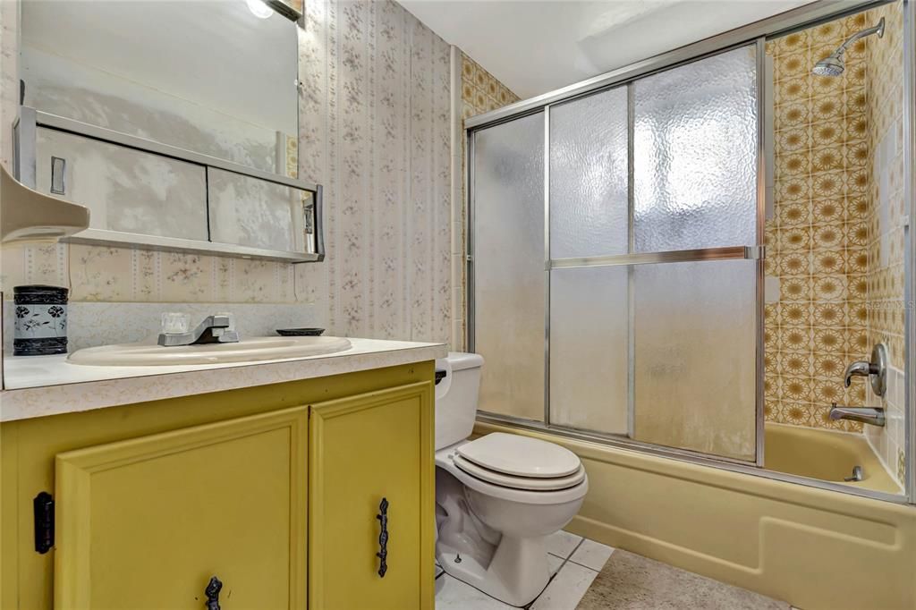 待售: $300,000 (3 贝兹, 2 浴室, 1075 平方英尺)
