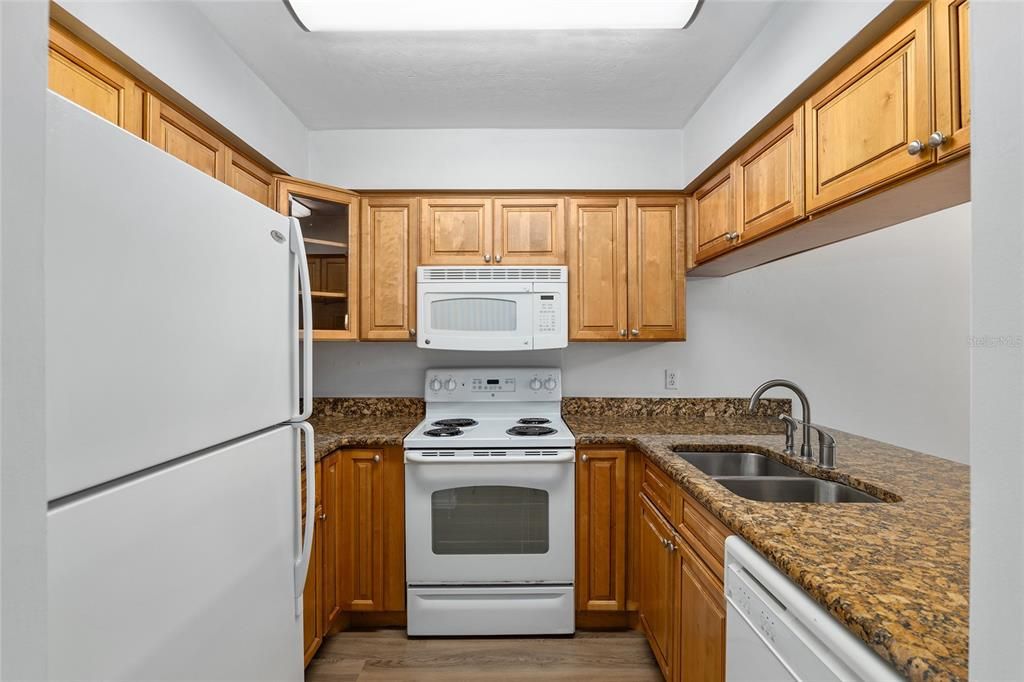 For Sale: $173,900 (2 beds, 2 baths, 1088 Square Feet)