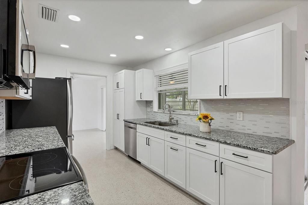 For Sale: $499,000 (3 beds, 2 baths, 1709 Square Feet)