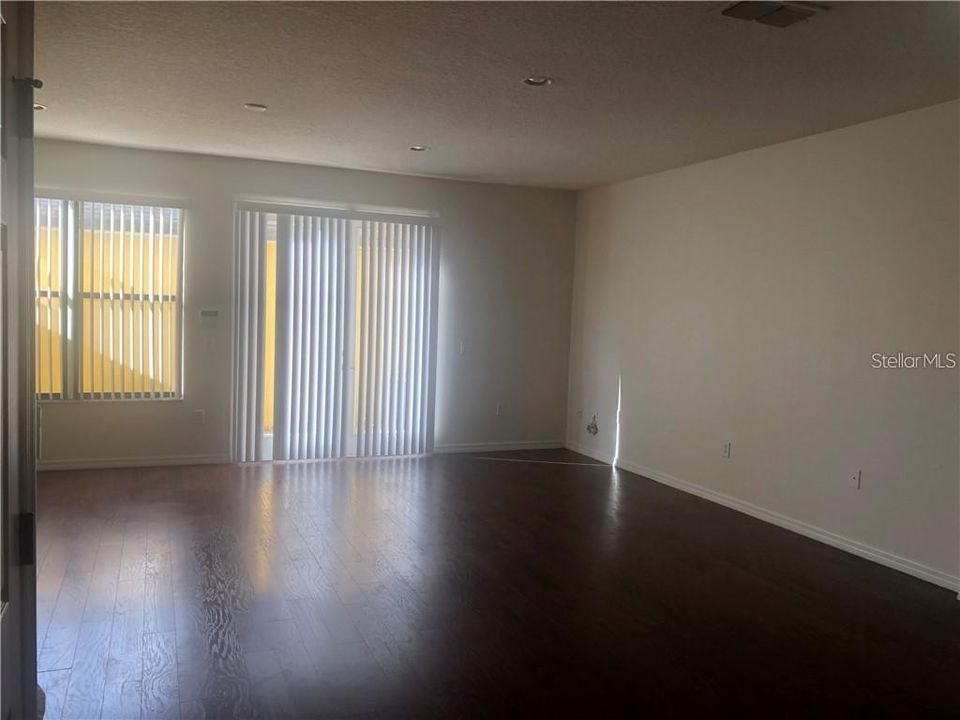 For Rent: $2,750 (3 beds, 2 baths, 1888 Square Feet)
