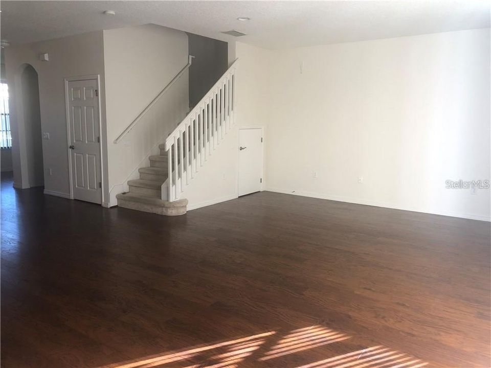 For Rent: $2,750 (3 beds, 2 baths, 1888 Square Feet)