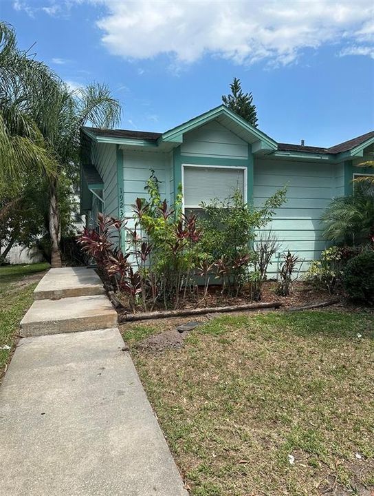 Active With Contract: $2,000 (3 beds, 2 baths, 1056 Square Feet)