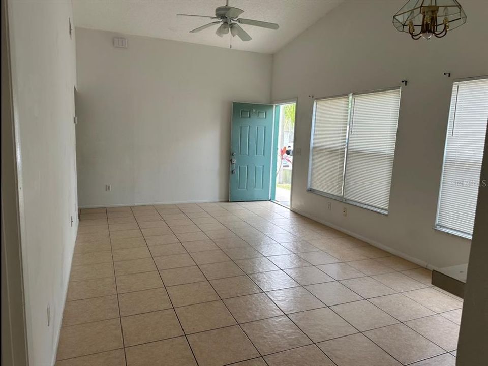 Active With Contract: $2,000 (3 beds, 2 baths, 1056 Square Feet)