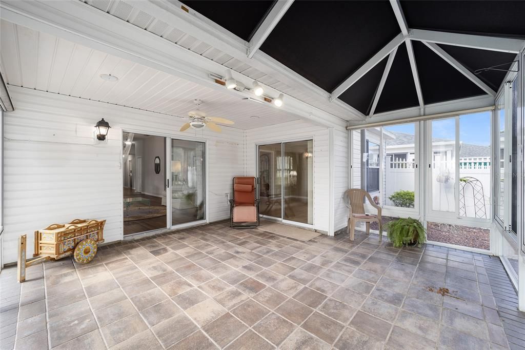 Active With Contract: $399,900 (3 beds, 2 baths, 1415 Square Feet)