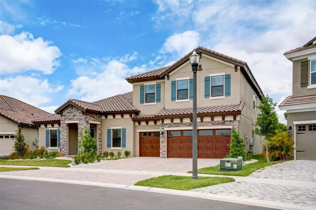 Active With Contract: $999,900 (5 beds, 4 baths, 4602 Square Feet)