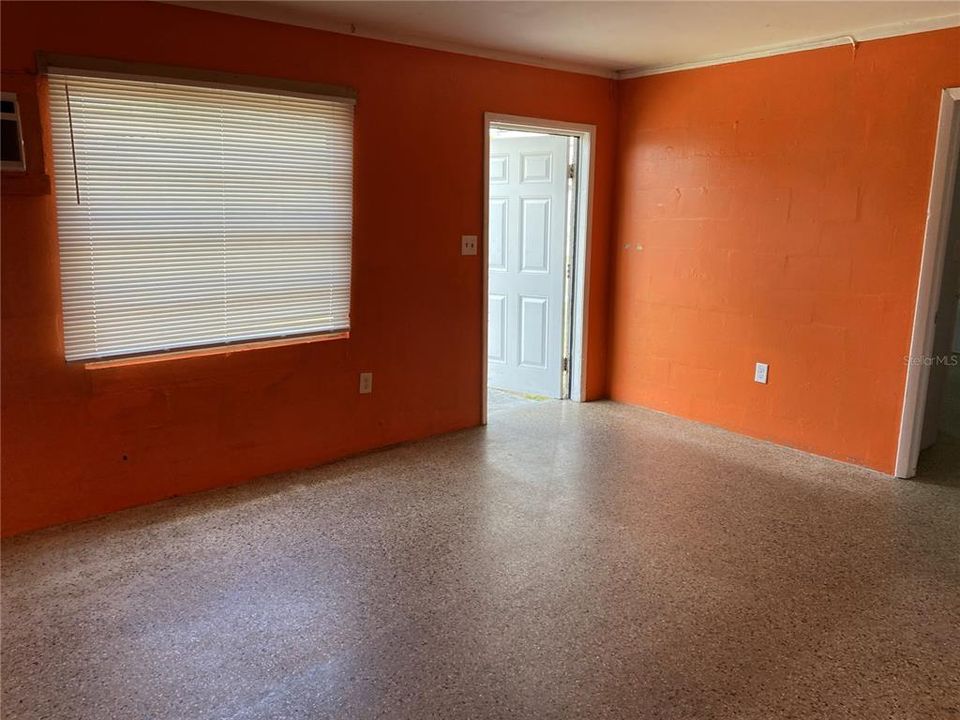 For Rent: $1,240 (2 beds, 1 baths, 700 Square Feet)