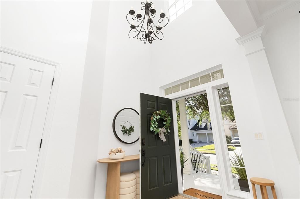 FOYER WITH VAULTED CEILING