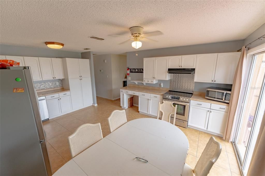 For Sale: $245,000 (3 beds, 2 baths, 1302 Square Feet)