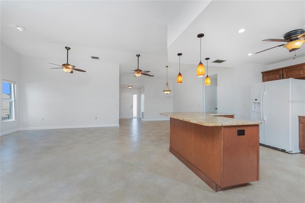 For Sale: $348,000 (2 beds, 2 baths, 1460 Square Feet)