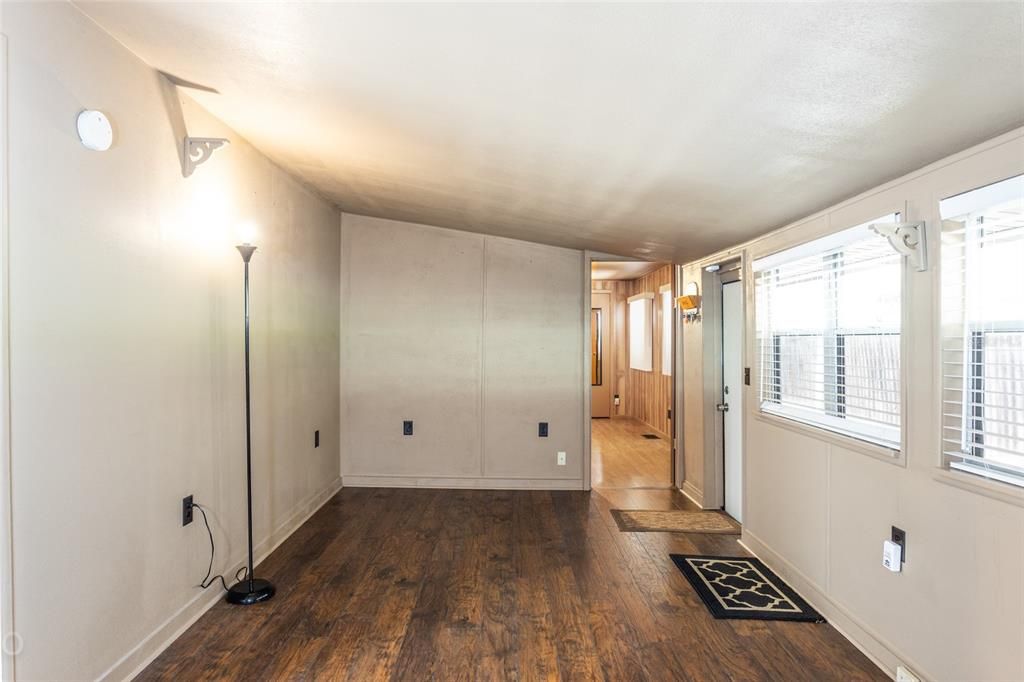 For Sale: $249,000 (3 beds, 2 baths, 864 Square Feet)