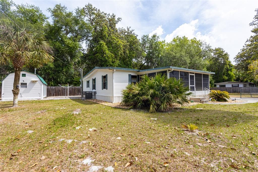 For Sale: $249,000 (3 beds, 2 baths, 864 Square Feet)