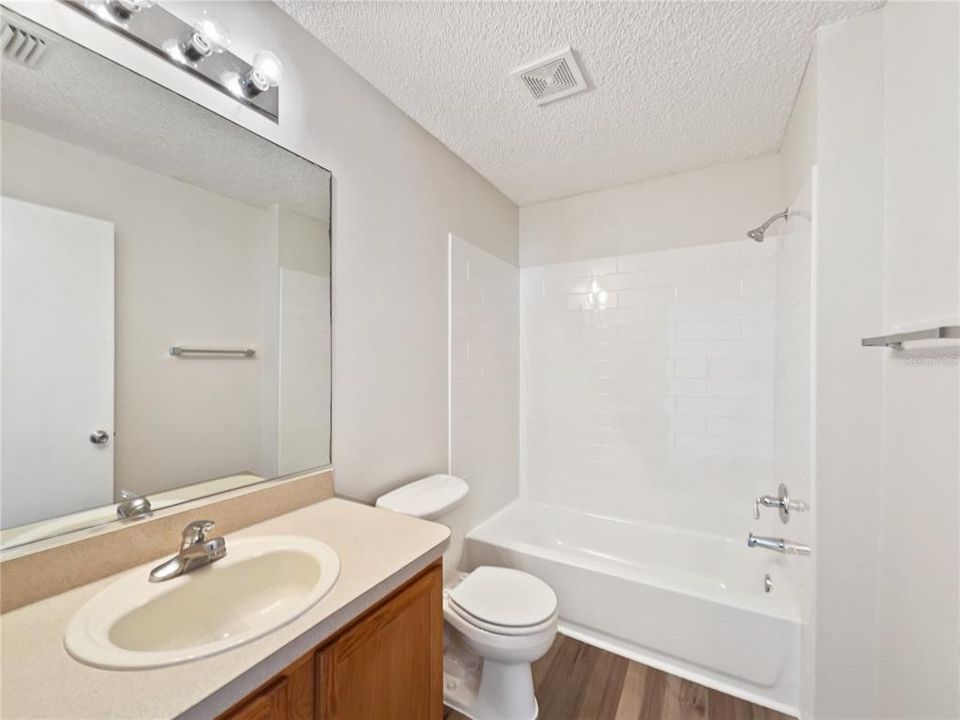 For Sale: $275,000 (2 beds, 2 baths, 1163 Square Feet)