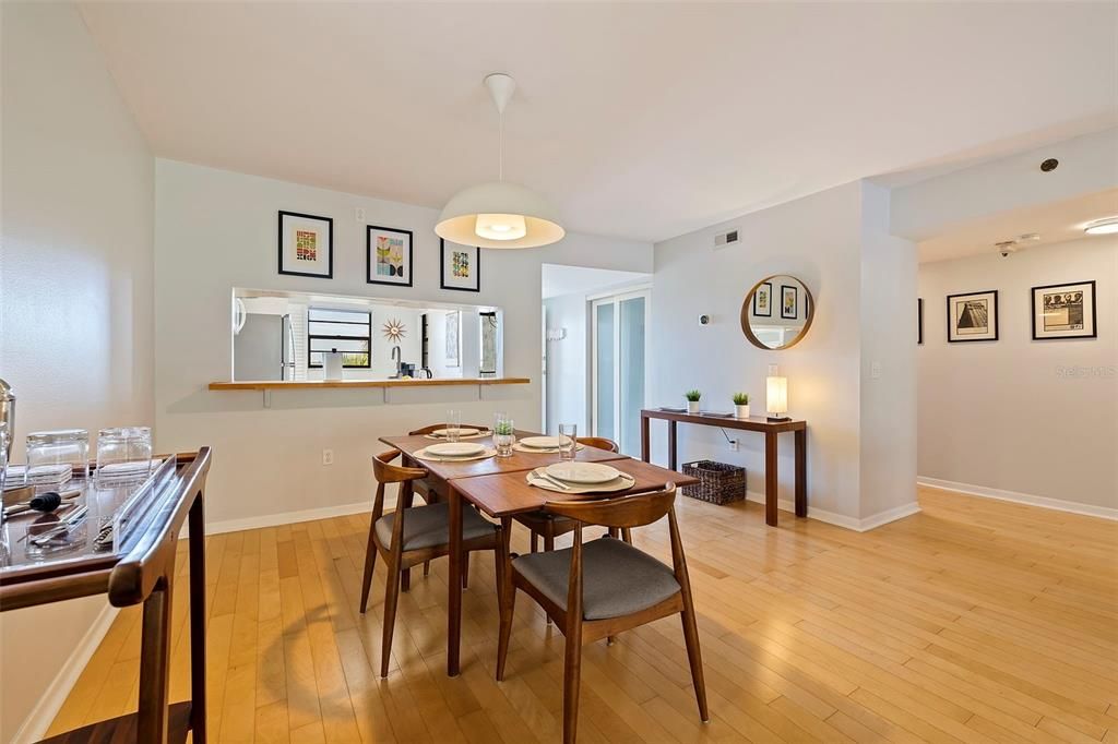 For Sale: $629,000 (2 beds, 2 baths, 1320 Square Feet)