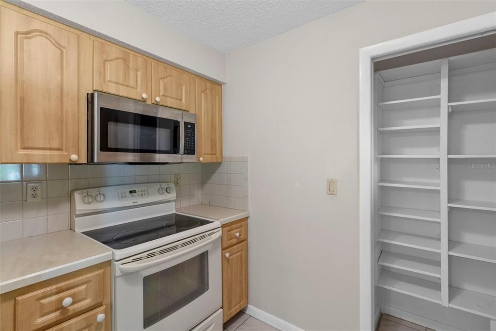 For Sale: $289,500 (2 beds, 2 baths, 1039 Square Feet)