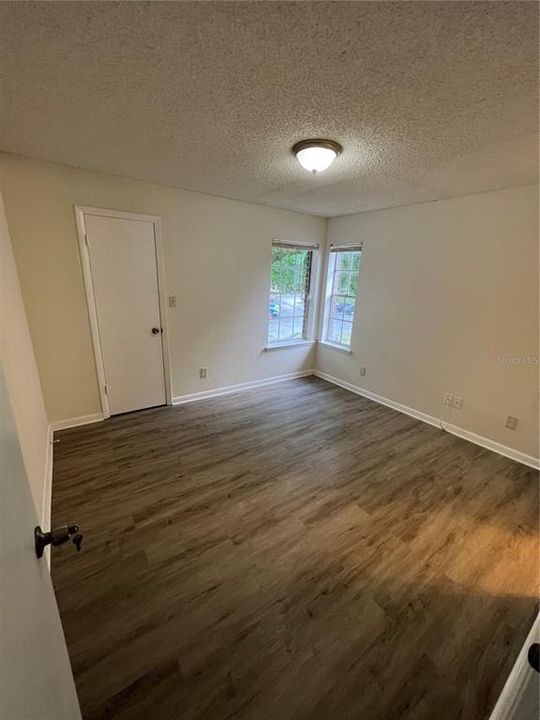 Active With Contract: $1,750 (2 beds, 2 baths, 1000 Square Feet)