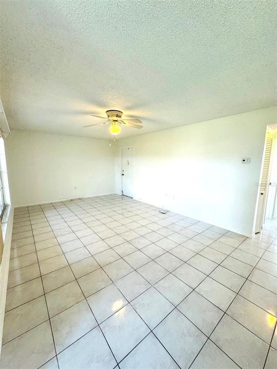 For Sale: $198,000 (2 beds, 1 baths, 872 Square Feet)