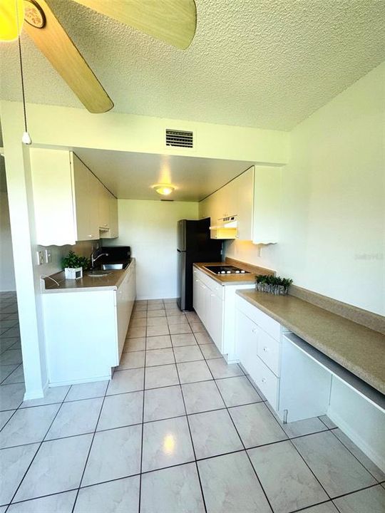 For Sale: $198,000 (2 beds, 1 baths, 872 Square Feet)