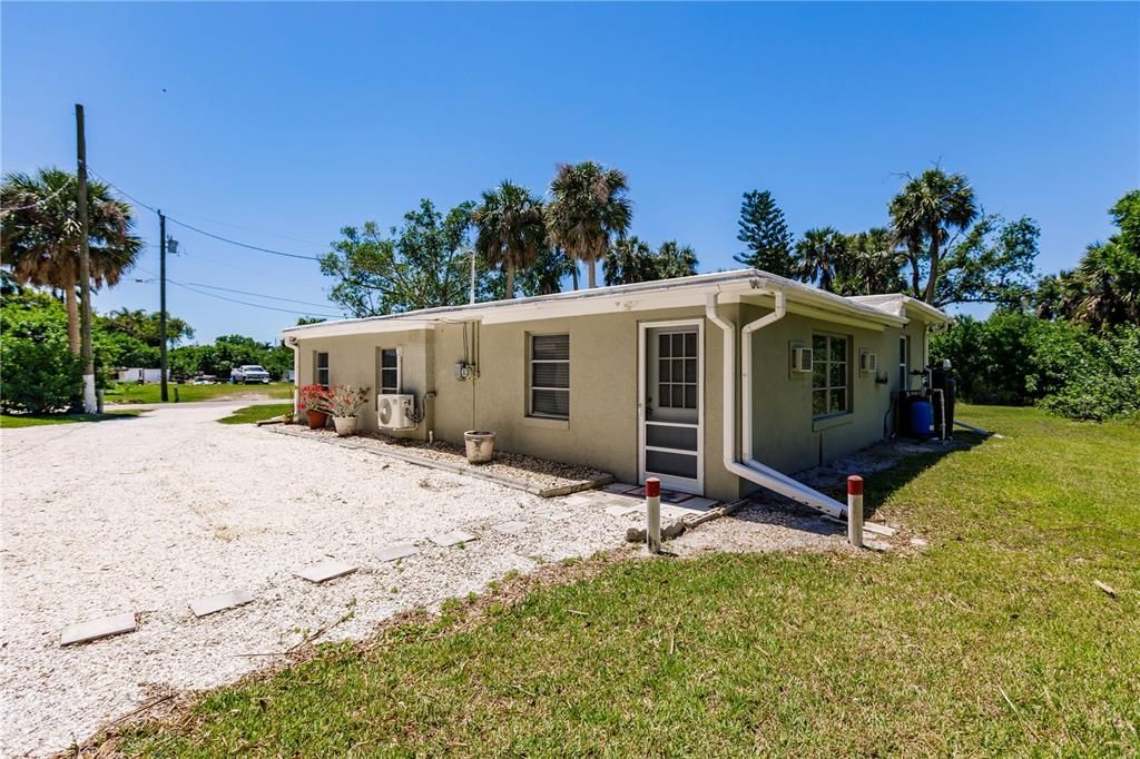 For Sale: $365,000 (4 beds, 2 baths, 2120 Square Feet)