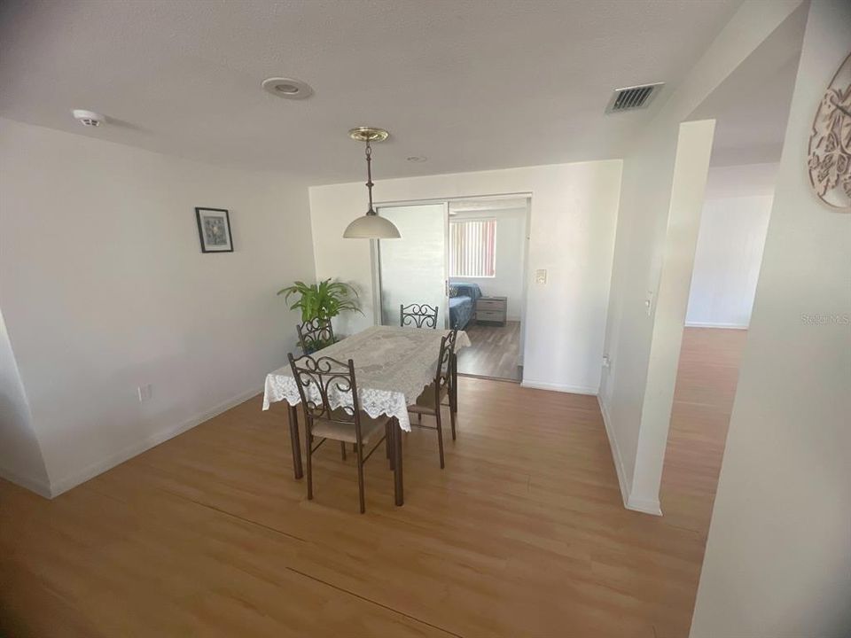 For Sale: $300,000 (3 beds, 2 baths, 1529 Square Feet)