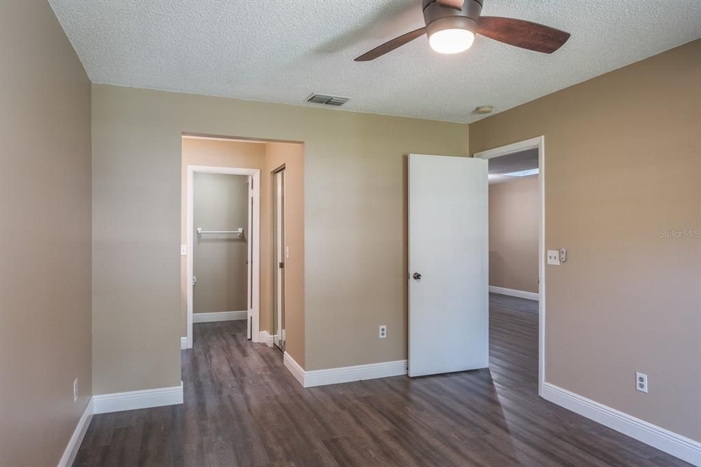 Recently Sold: $329,900 (2 beds, 2 baths, 939 Square Feet)