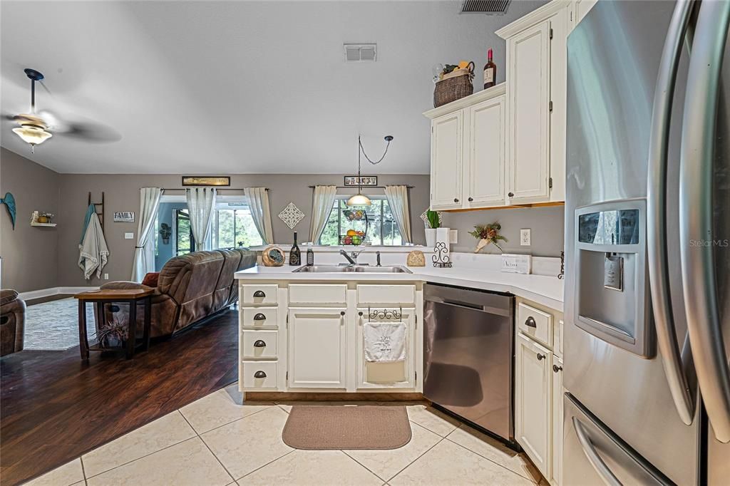 Recently Sold: $425,000 (3 beds, 2 baths, 1600 Square Feet)