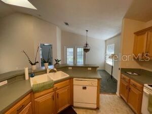 For Rent: $2,100 (3 beds, 2 baths, 1338 Square Feet)