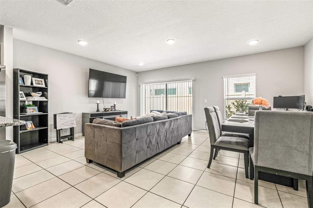 For Sale: $294,900 (3 beds, 2 baths, 1635 Square Feet)