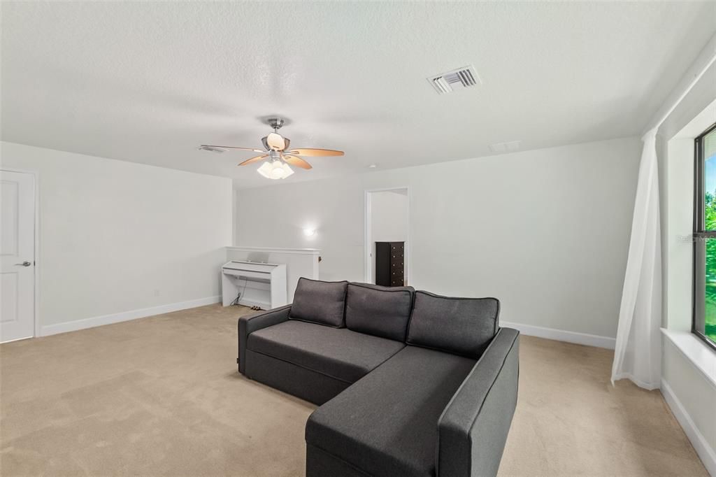 For Sale: $380,000 (3 beds, 3 baths, 2081 Square Feet)