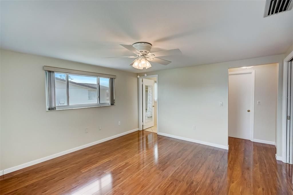 For Sale: $350,000 (2 beds, 2 baths, 1914 Square Feet)
