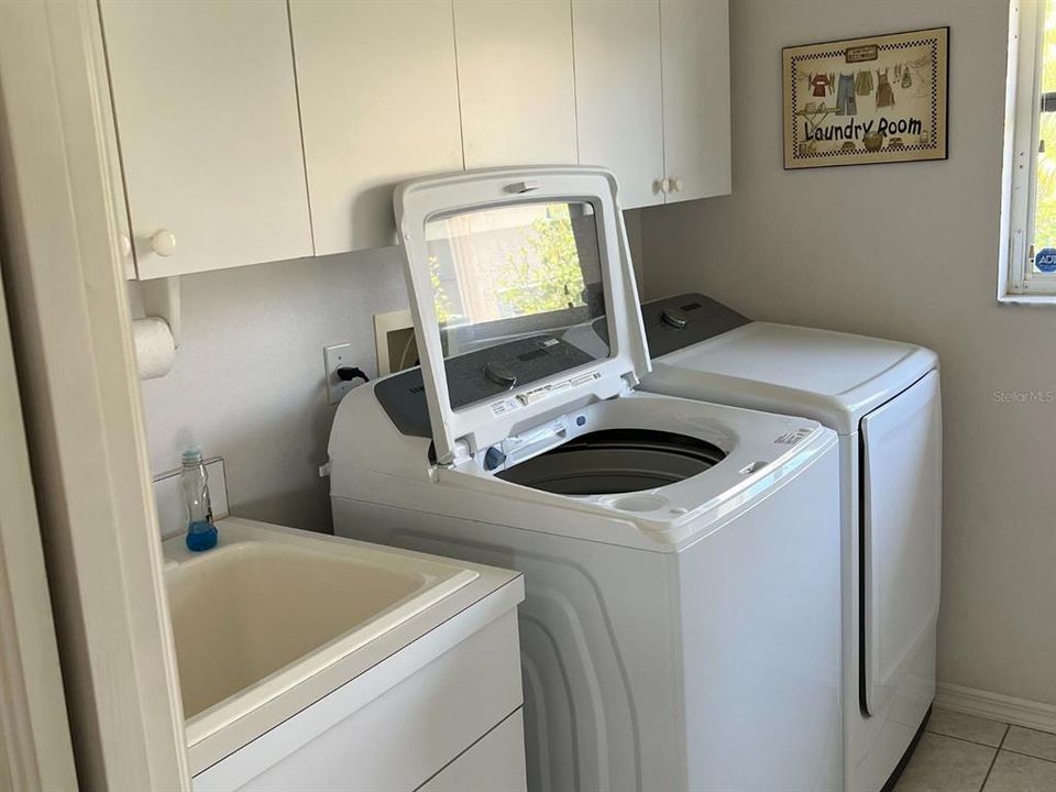 Laundry room with washer/dryer
