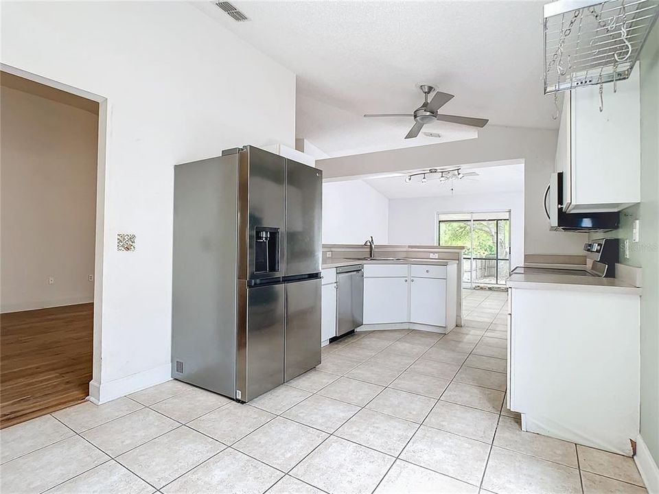 Active With Contract: $409,900 (4 beds, 2 baths, 1874 Square Feet)