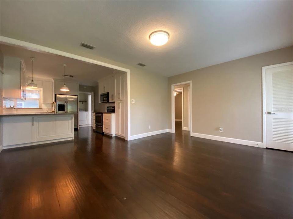 For Rent: $2,175 (2 beds, 1 baths, 1166 Square Feet)