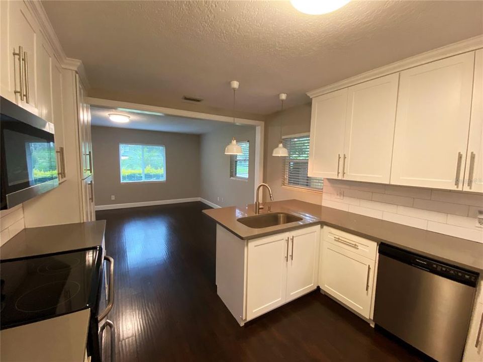 Active With Contract: $2,175 (2 beds, 1 baths, 1166 Square Feet)