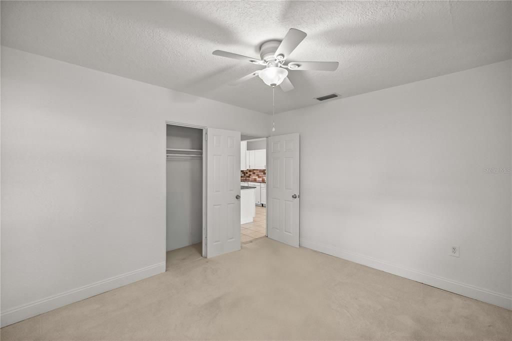 For Sale: $249,999 (2 beds, 1 baths, 902 Square Feet)
