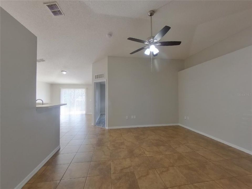 Recently Rented: $1,899 (3 beds, 2 baths, 1498 Square Feet)