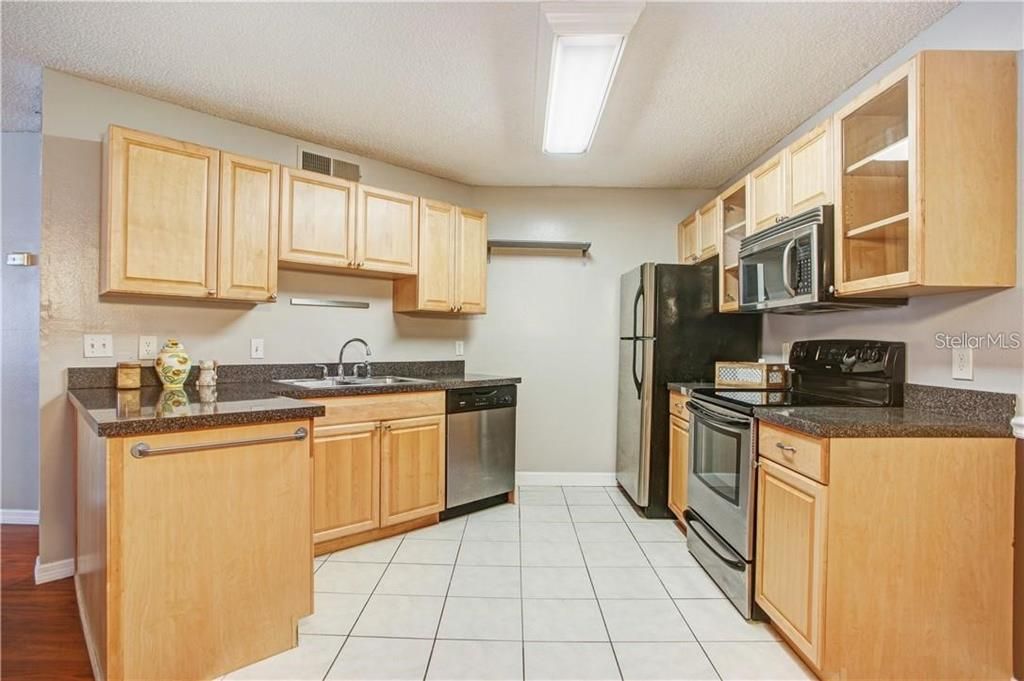Recently Rented: $1,495 (1 beds, 1 baths, 825 Square Feet)