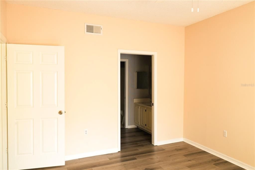 For Sale: $280,000 (2 beds, 2 baths, 1134 Square Feet)