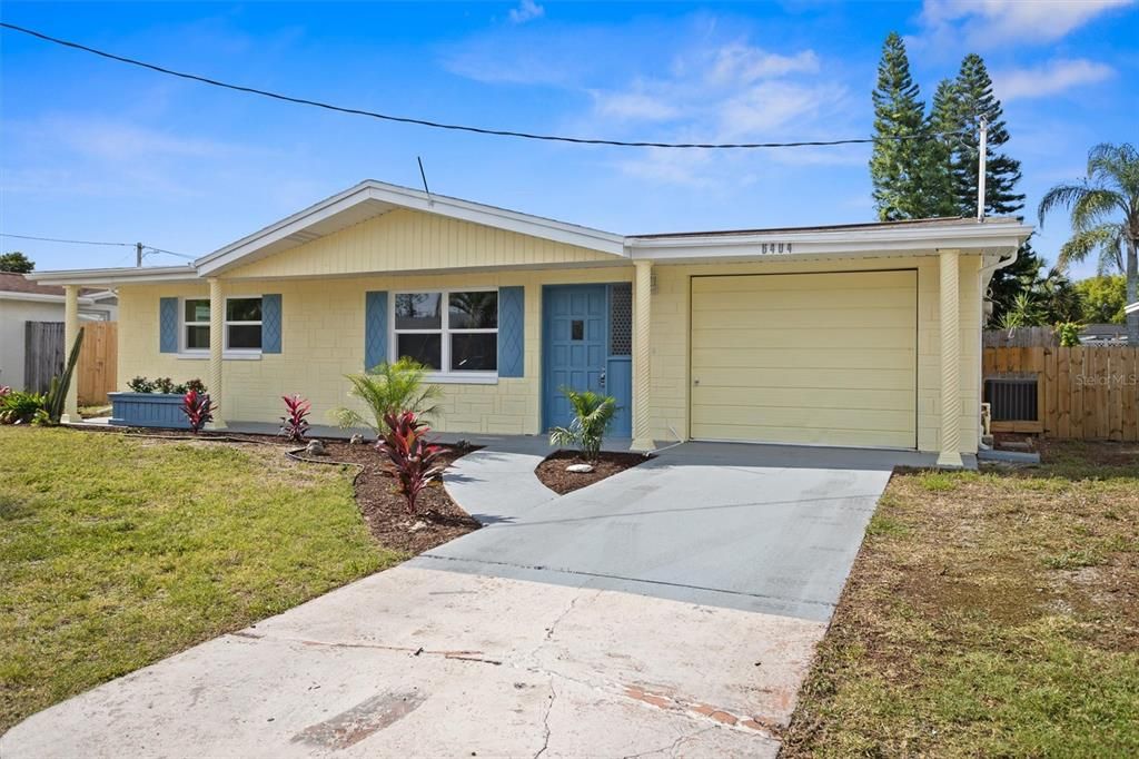 Active With Contract: $249,900 (3 beds, 2 baths, 1022 Square Feet)