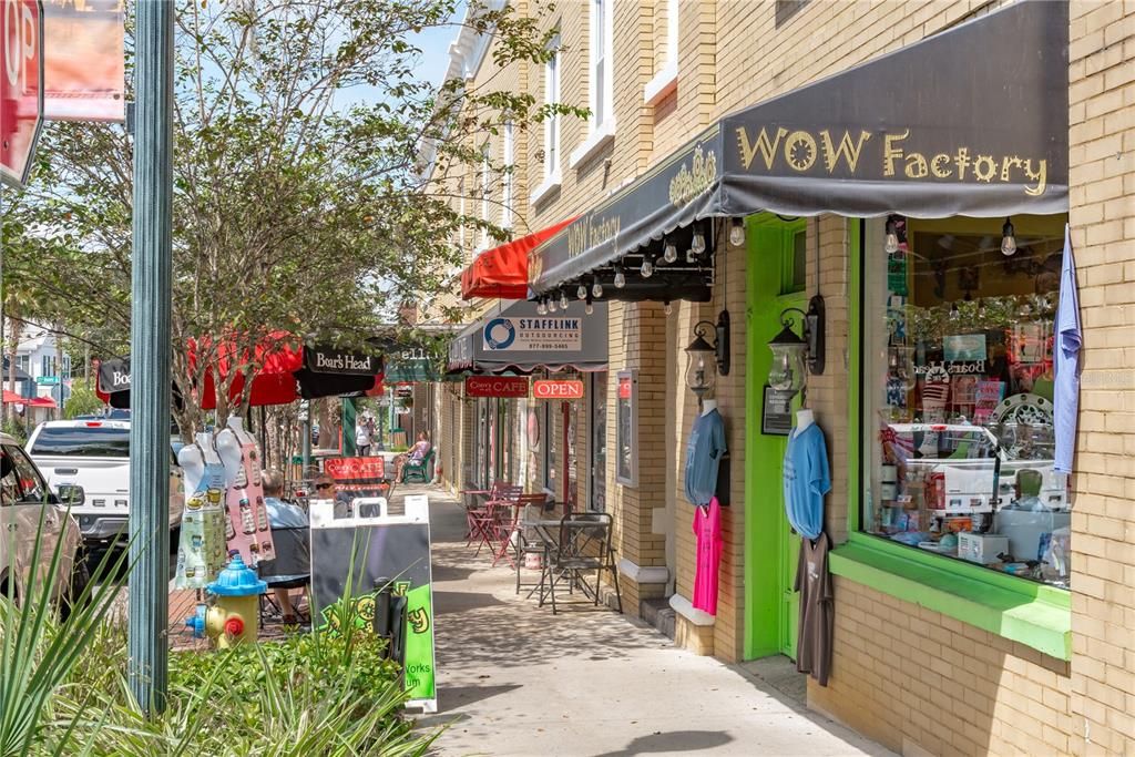 Downtown Mount Dora shops and cafes 5 minutes from the property