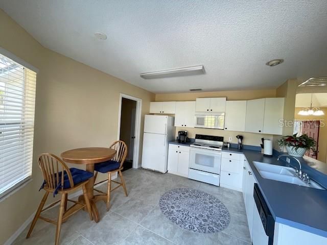 For Rent: $2,200 (2 beds, 2 baths, 999 Square Feet)