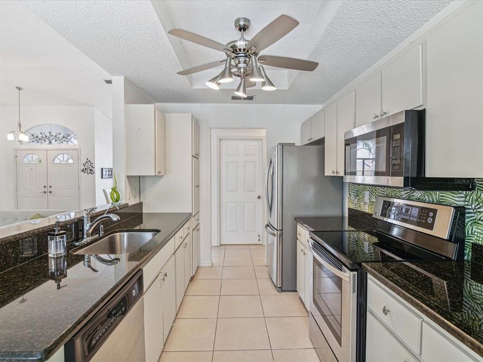 For Sale: $389,900 (3 beds, 2 baths, 1688 Square Feet)