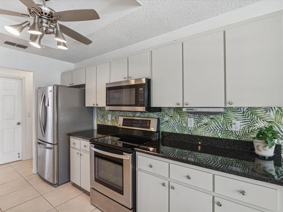 For Sale: $389,900 (3 beds, 2 baths, 1688 Square Feet)