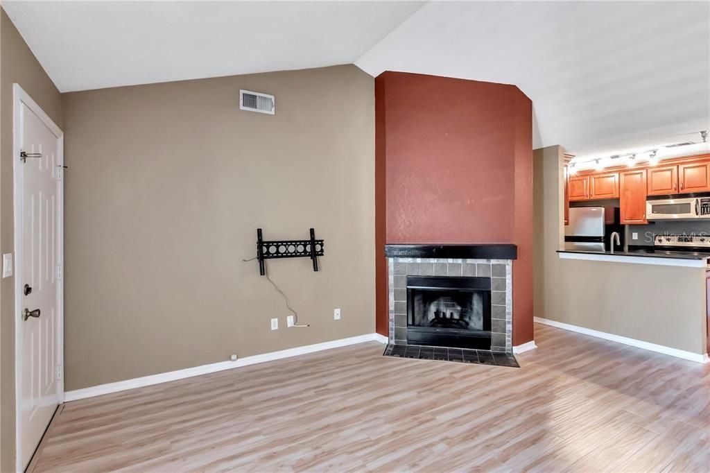 Active With Contract: $230,000 (2 beds, 2 baths, 1028 Square Feet)