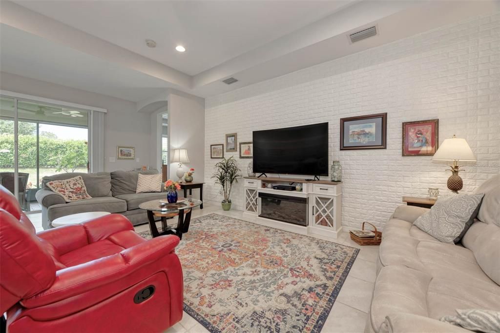 For Sale: $554,500 (3 beds, 2 baths, 1984 Square Feet)