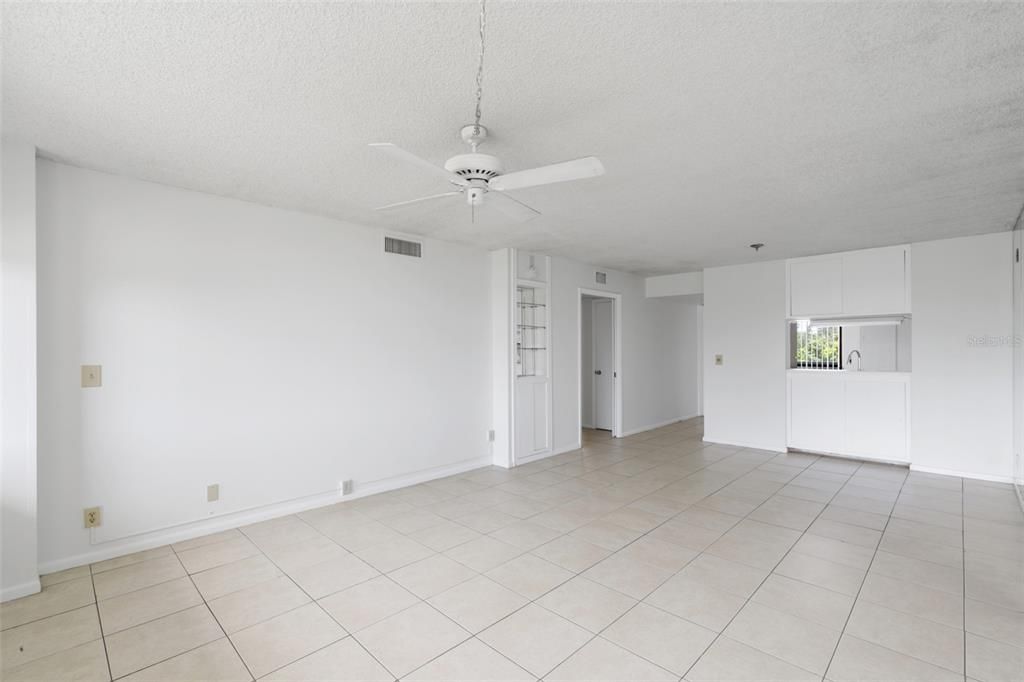 For Sale: $198,999 (2 beds, 2 baths, 1050 Square Feet)
