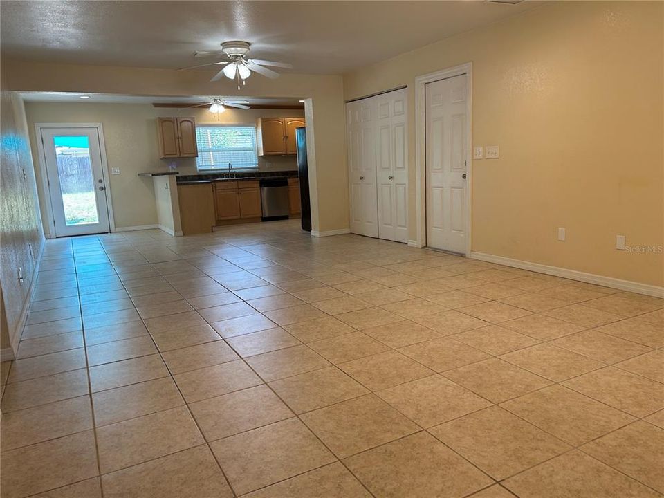 For Sale: $444,900 (4 beds, 2 baths, 1528 Square Feet)