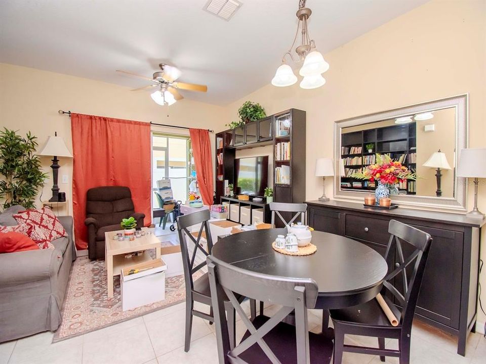 For Sale: $235,000 (2 beds, 2 baths, 1173 Square Feet)