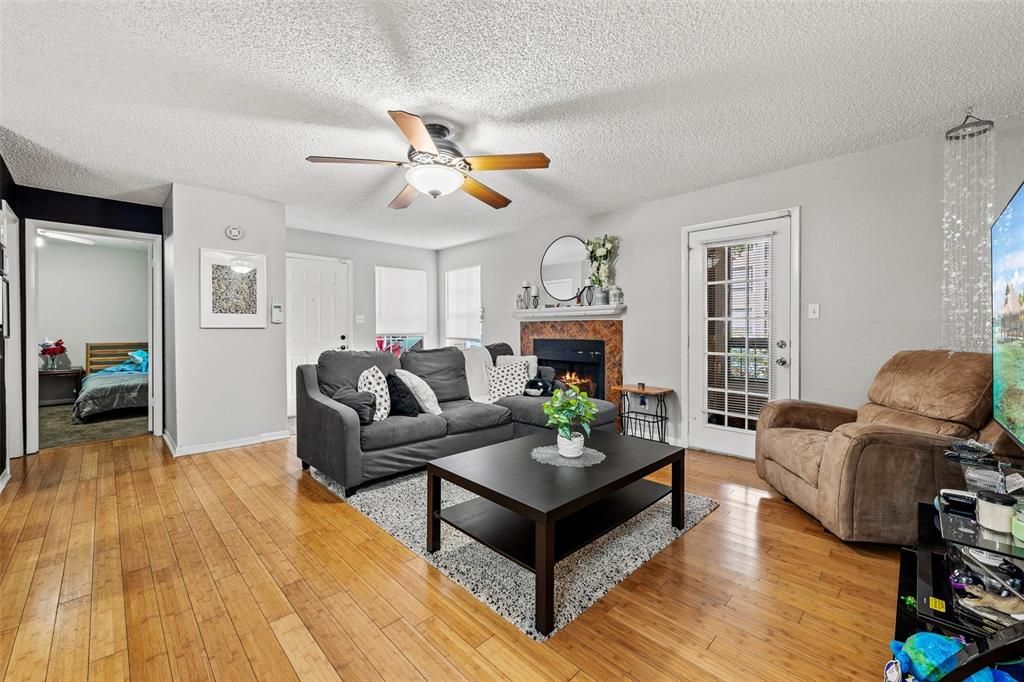 Active With Contract: $179,900 (2 beds, 2 baths, 1000 Square Feet)
