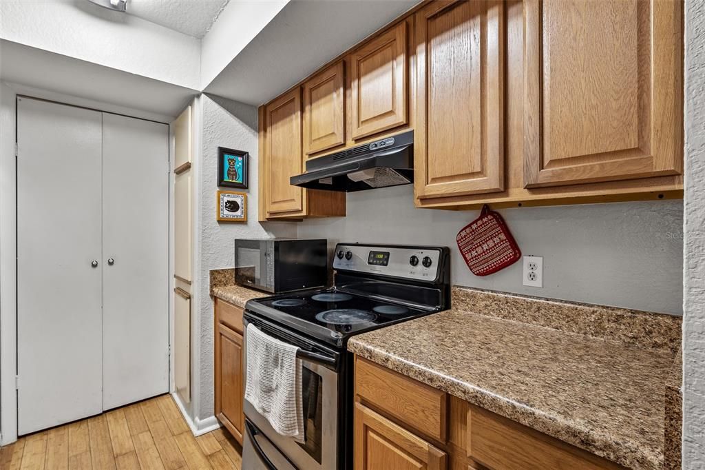 Active With Contract: $179,900 (2 beds, 2 baths, 1000 Square Feet)